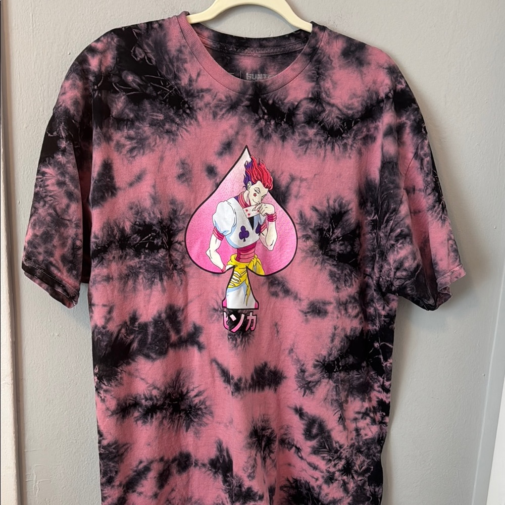 Hunter Pink and Black Short Sleeve Tee with Graphic Design
